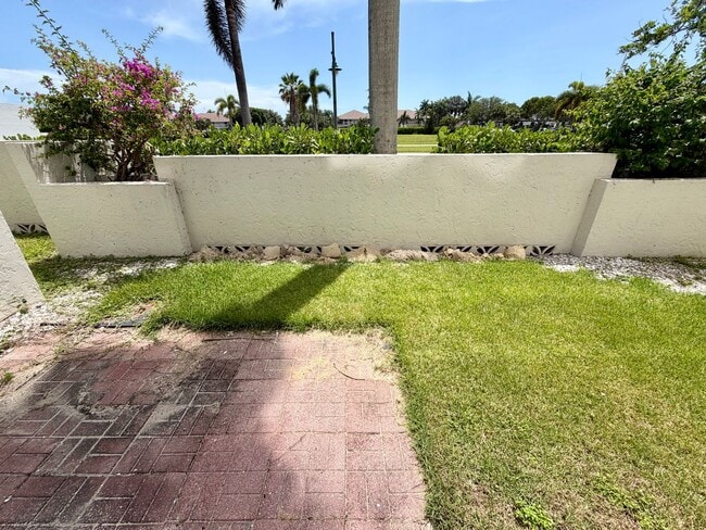 Building Photo - 1024 Anglers Cove