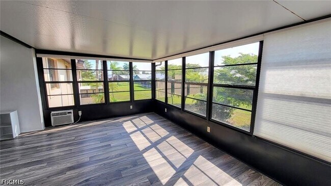 Building Photo - 1064 Villa Dr
