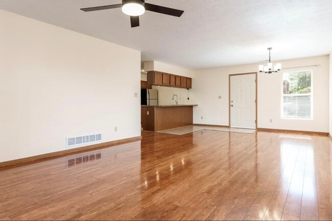 Building Photo - 5874 Beechwood Dr