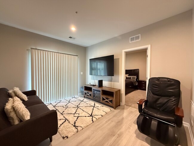 Building Photo - 1304 Iron Oak Cv