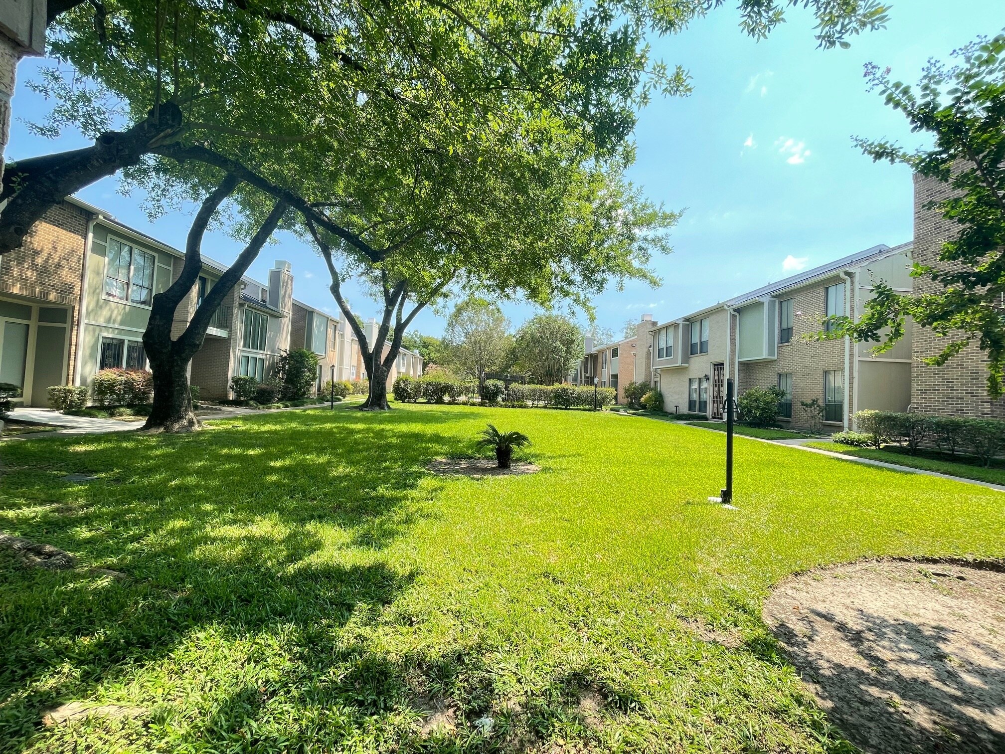 Court yard - 8263 Wednesbury Ln