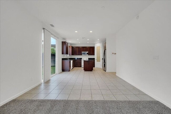 Building Photo - 566 Del Mar Cir