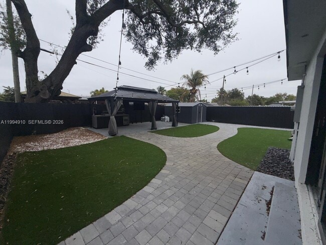 Building Photo - 6619 SW 2nd Ct