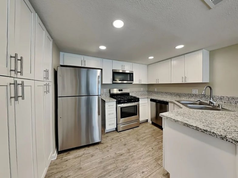 Building Photo - 1420 Pacific Terrace Dr