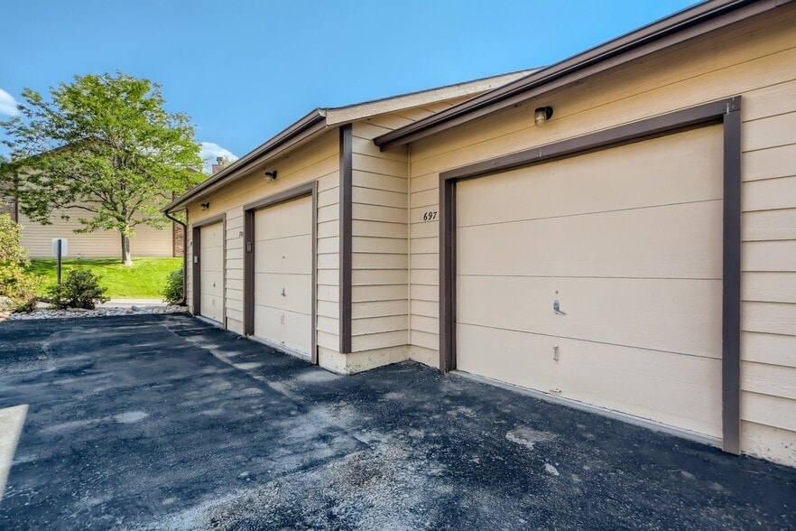 Building Photo - 697 Canyon Dr