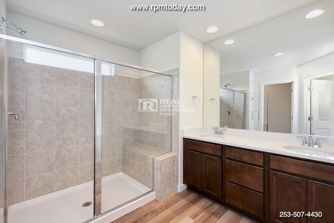Building Photo - 4 Bedroom Home with Valley Views!