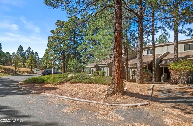 Building Photo - 2605 N Pinon Ridge Dr