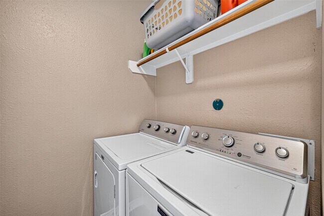 Building Photo - 21310 Sweet Grass Ln