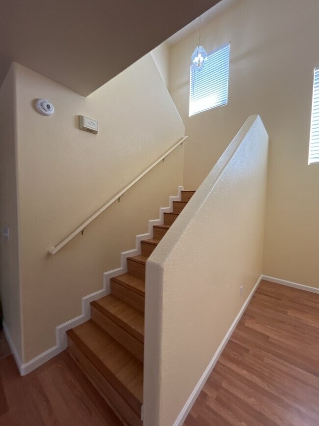 Building Photo - Experience luxurious living in this stunning 4-bedroom, 2.5-bathroom house