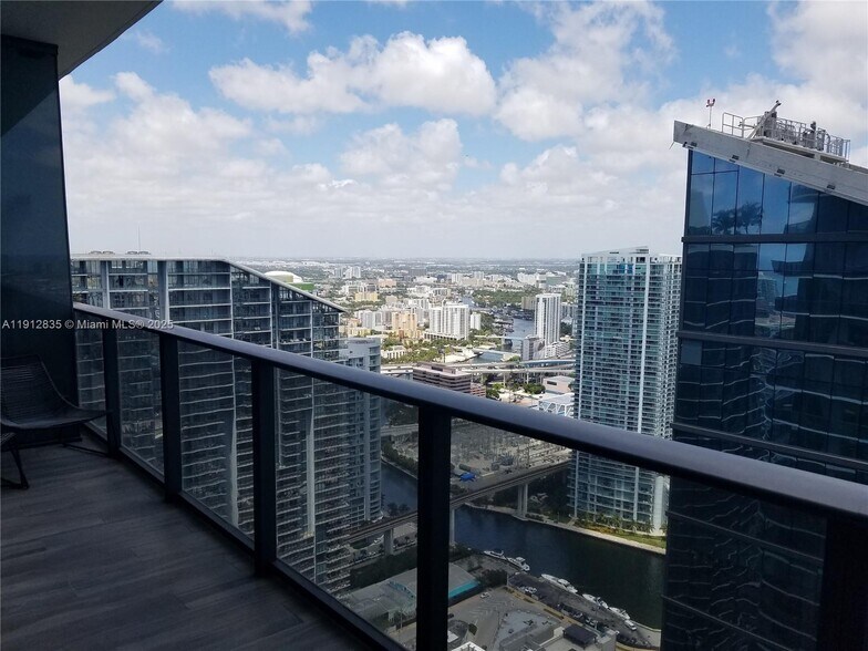 Building Photo - 801 S Miami Ave