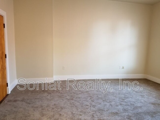 Building Photo - 110 S Pierce St