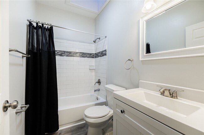 Building Photo - 186 Monroe Ave