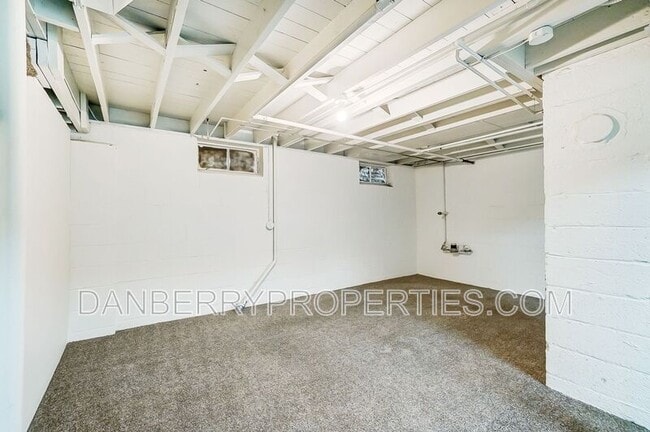 Building Photo - 347 Darrow Ave