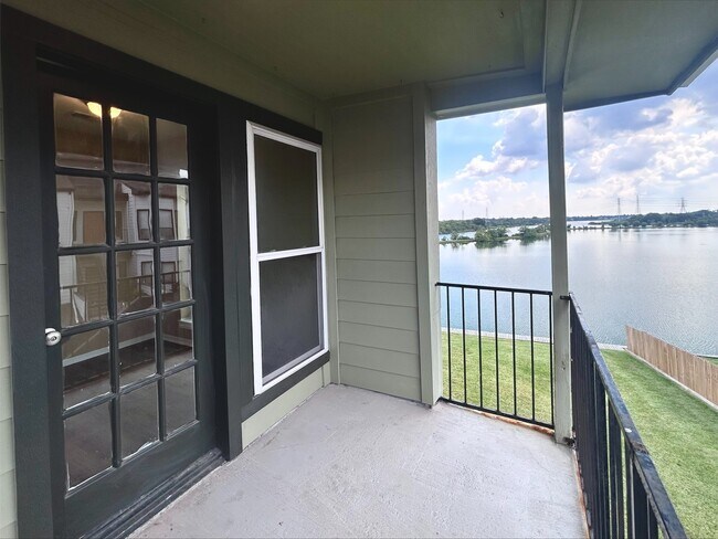 Building Photo - 18800 Egret Bay Blvd