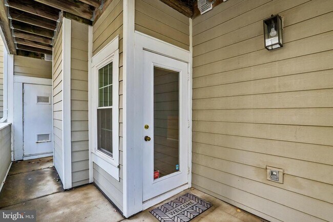 Building Photo - 1708 Lake Shore Crest Dr