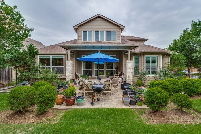Building Photo - GORGEOUS 5-BEDROOM IN TRIANA SUBDIVISION