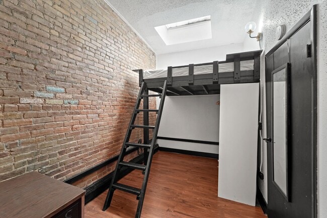 Building Photo - 136 Court St