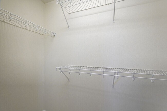 Building Photo - Stylish Townhome with Private Patio!