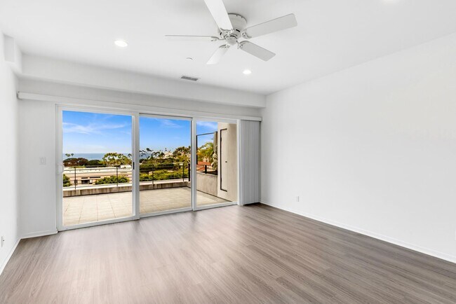 Building Photo - 3 Bed 3 Bath Ocean View, Penthouse "Mark Singer" Residence in Downtown Laguna Beach