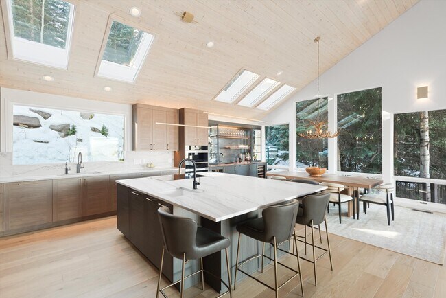 Building Photo - 18 Edgewood Ln