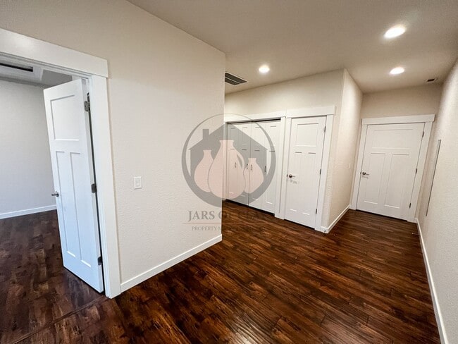 Building Photo - All-Inclusive Stayton Living! Rent Includes All Utilities, Internet, and a Private Garage!