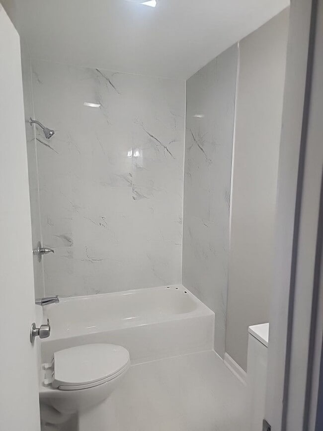 Primary Photo - Newly Renovated 3 Bedroom Apartment