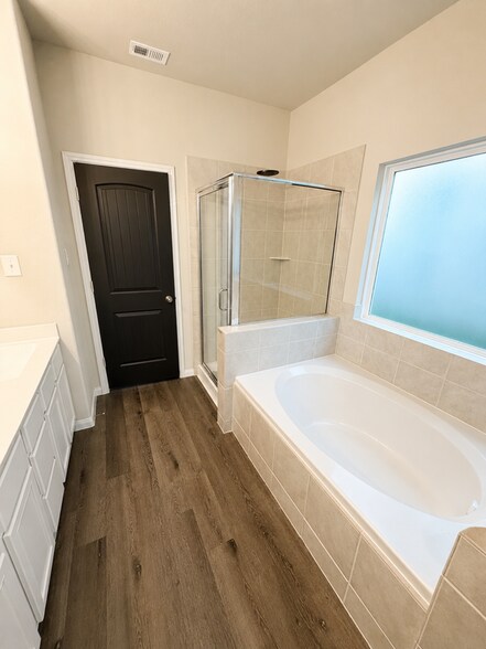Building Photo - 2291 Raider Dr