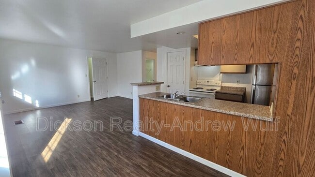 Building Photo - 247 Cheney St