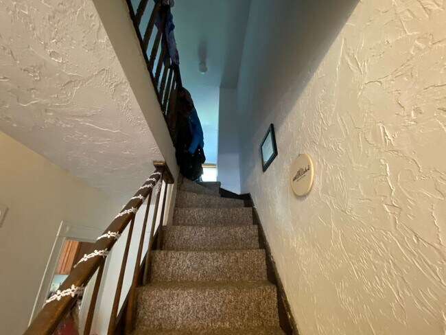 Building Photo - Awesome 3bed 1 bath Duplex in Brighton...