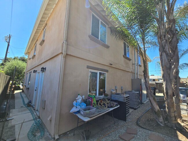 Building Photo - DOZIER(3805)