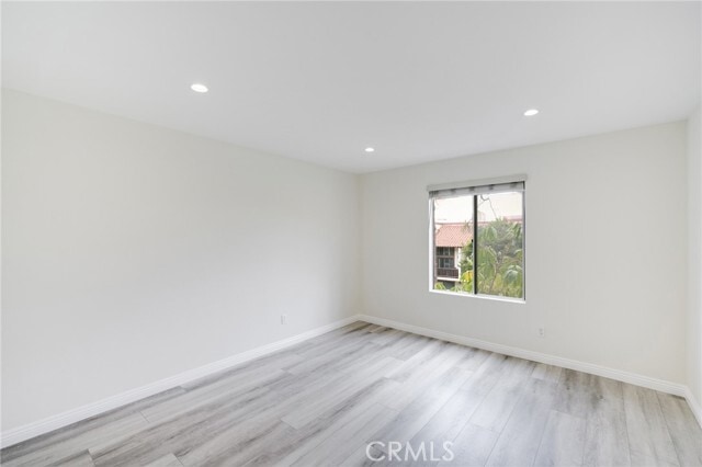 Building Photo - 330 N Jackson St