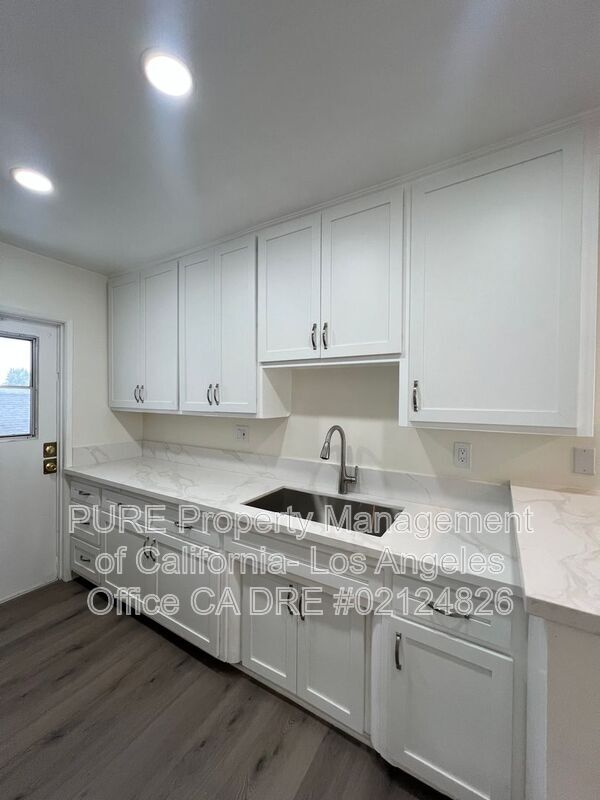 Building Photo - 4212 W 64th St