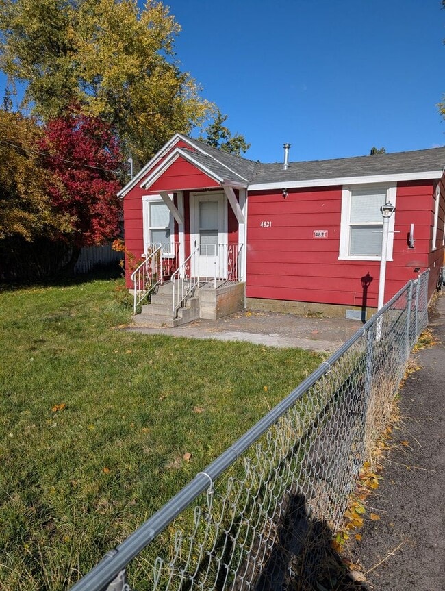 Building Photo - 2 Bedroom 1 Bath- Home