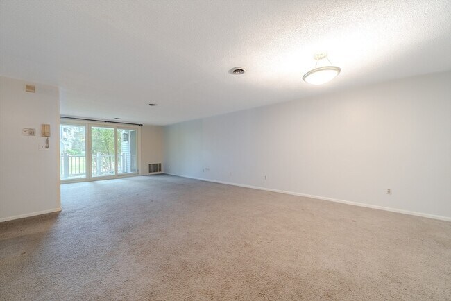 Building Photo - 255 North Rd