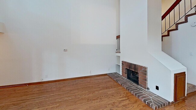 Building Photo - Studio City, 1Bed and 1.5 Bath Condo!