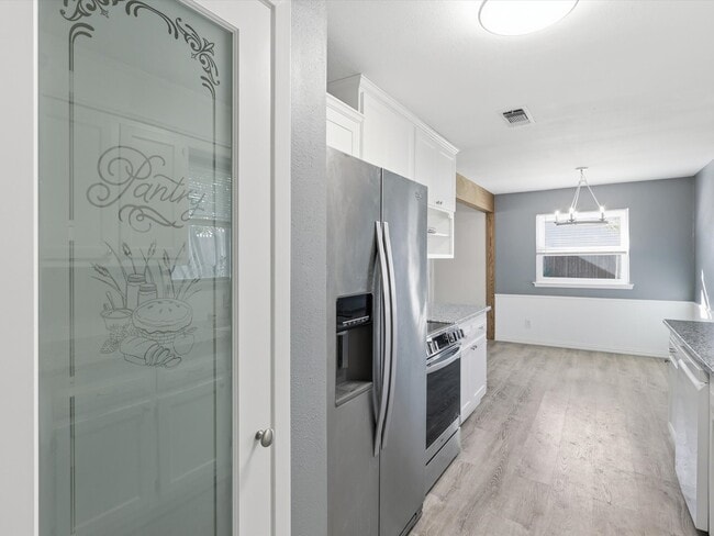 Building Photo - 8432 Glenann Dr