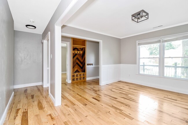 Building Photo - 2129 Agecroft Rd