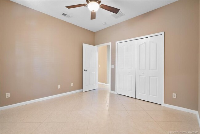 Building Photo - 4633 NW Red Maple Dr