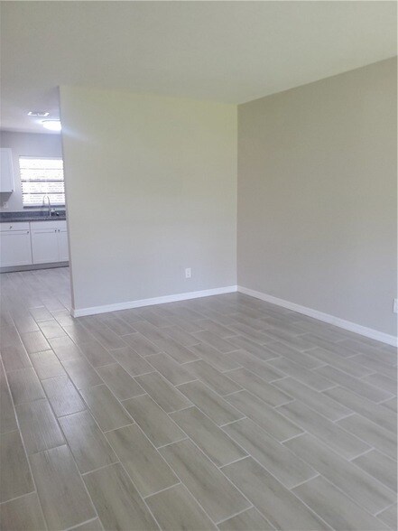 Building Photo - 3300 S 7th St