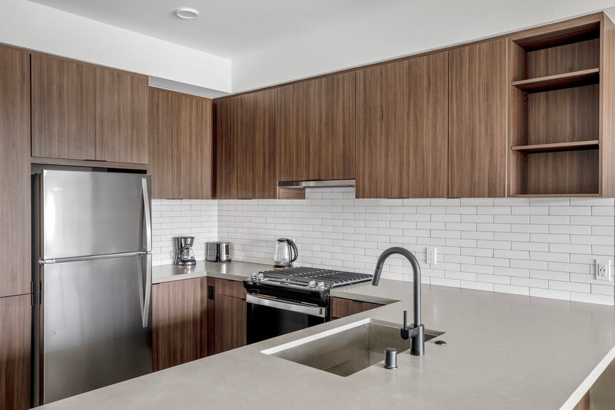 Building Photo - 101 River Pk Dr