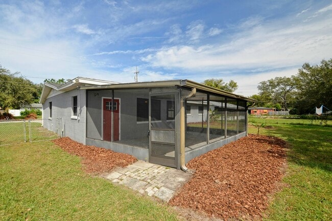 Building Photo - 4 bed 2 bath home