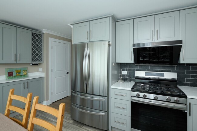 Building Photo - 926 N Boxwood Dr