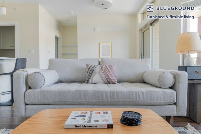 Building Photo - 1501 W Howard Ln