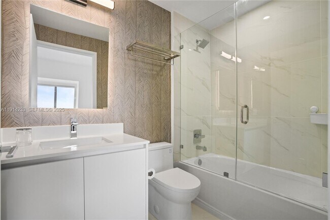 Building Photo - 700 NE 24th St