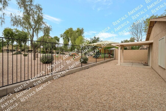 Building Photo - 2457 E Meadow Chase Dr