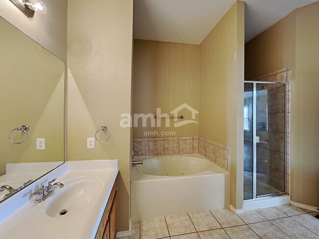 Building Photo - 1200 Seneca Pl