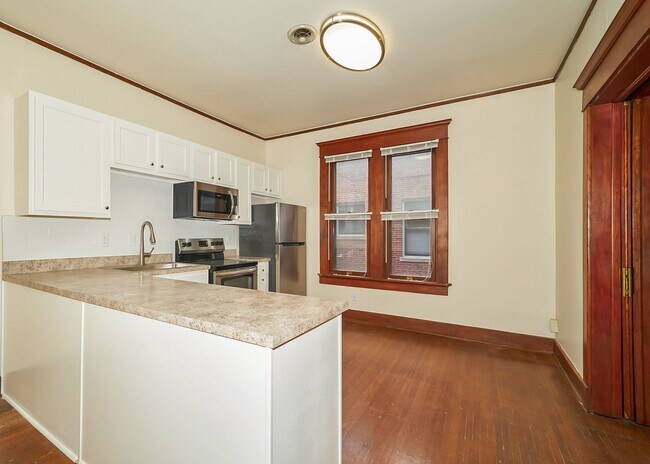 Building Photo - 1/2 Off First Full Month's Rent - Experien...