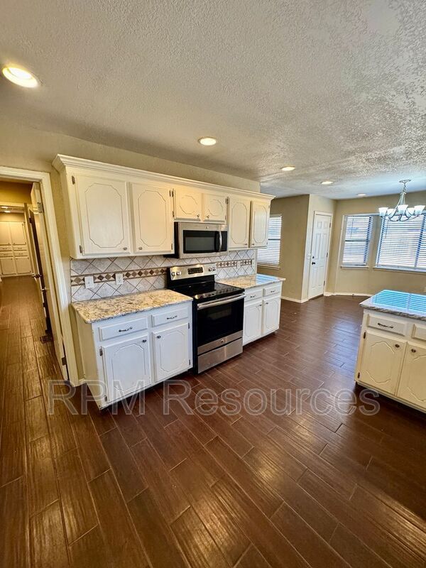 Building Photo - 1135 W Johnathan Way