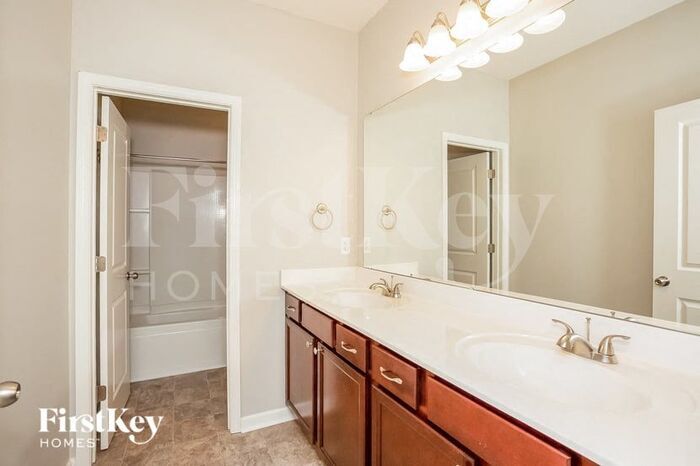 Building Photo - 10892 Mossy Rock Dr