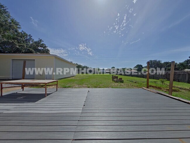 Building Photo - 4 Bed Navarre Home on Half+ Acre, Fenced Yard & Detached Garage Near Hurlburt
